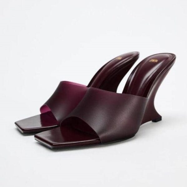 Sandale à talons rouge